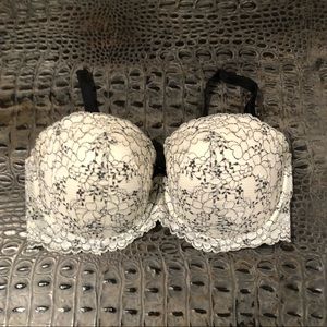 EUC!! Victoria’s Secret Dream Angels Bra!!